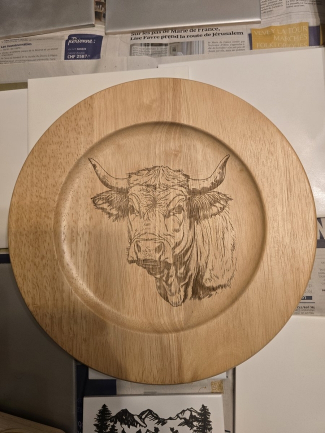 Assiette en bois Vache 